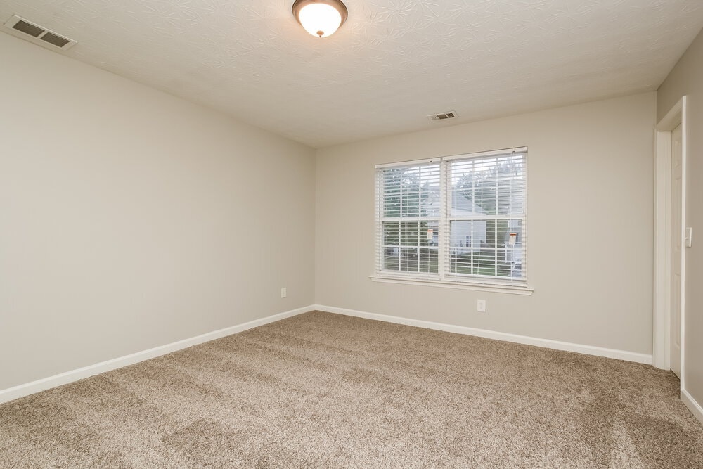 Building Photo - 340 Meadows Ln