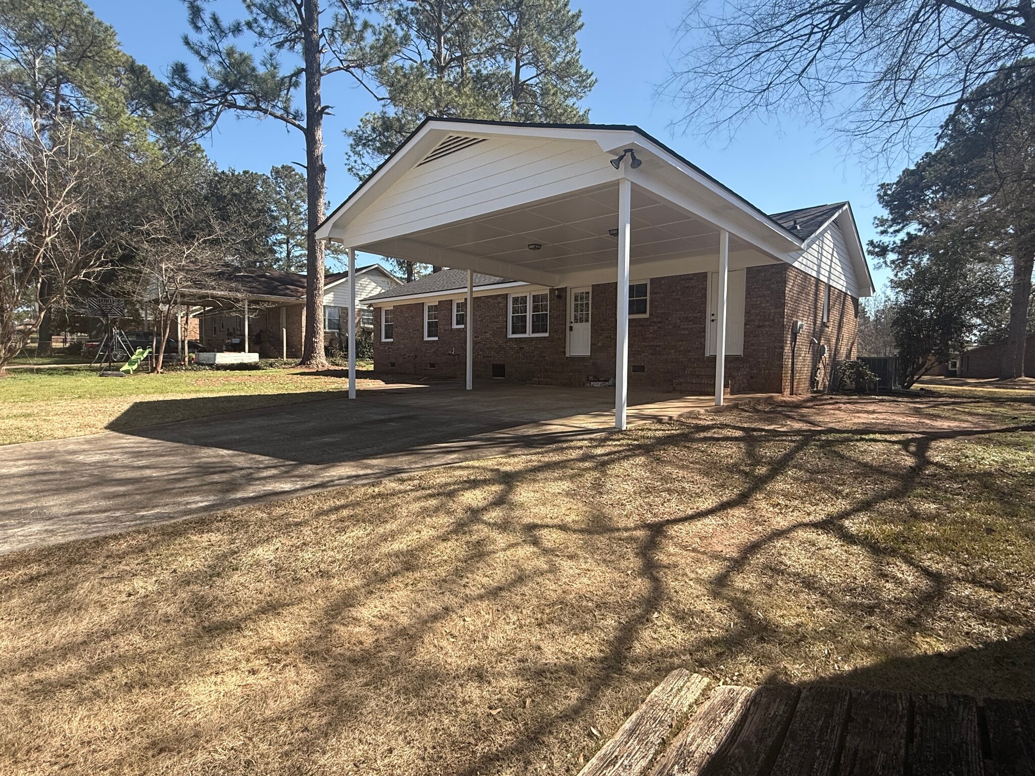 Building Photo - 2819 Reeves Ln