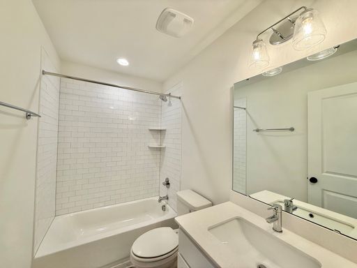 Building Photo - **OFFERING $125 RENT DISCOUNT FOR FIRST 6 MONTHS** Newly Built 4BD, 3.5BA Raleigh Townhome in a G...