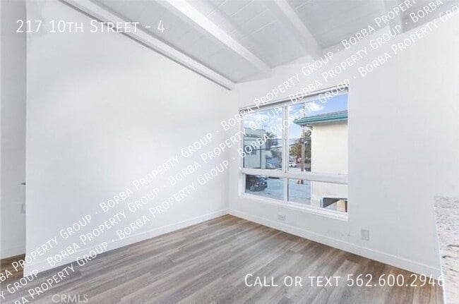 Building Photo - 217 10th St