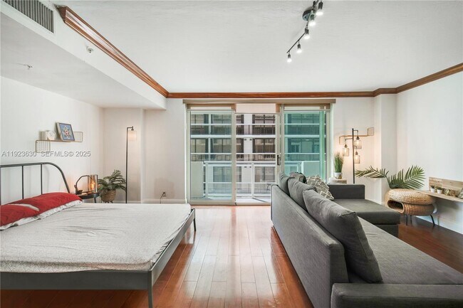 Building Photo - 9499 Collins Ave