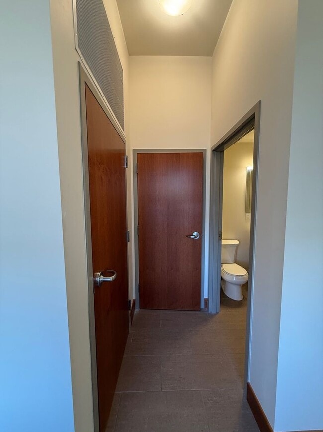 Building Photo - Blue Earth One Bedroom For Lease