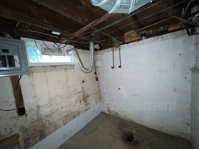 Building Photo - 1310 E 25th Ave