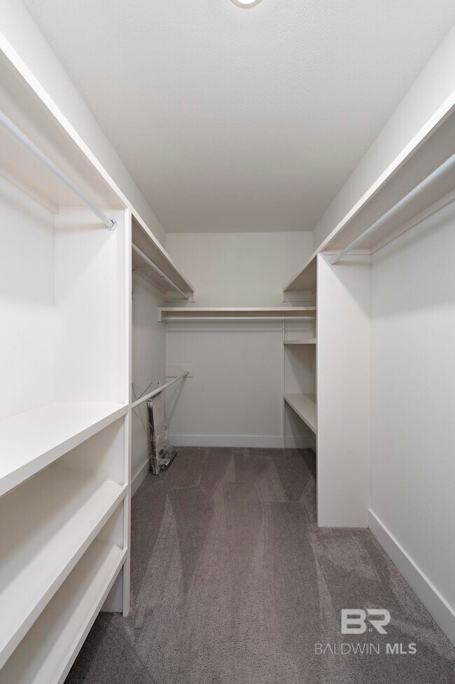 Building Photo - 231 Bronze St