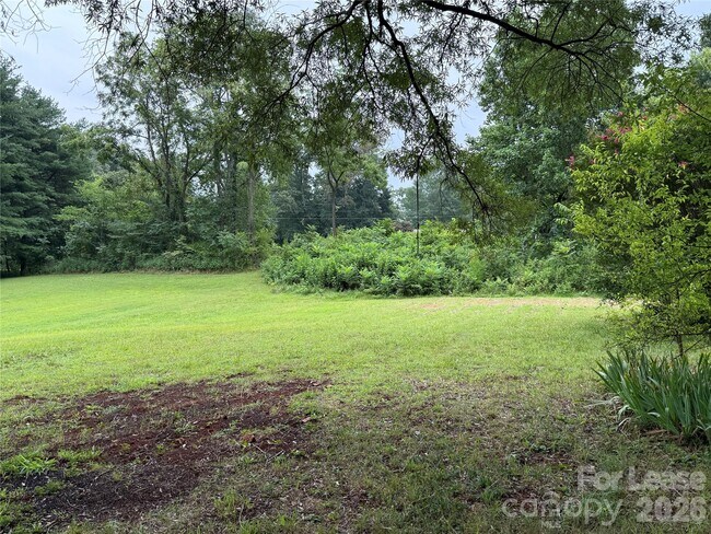 Building Photo - 468 River Hill Rd