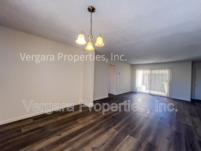 Building Photo - 2513 Ruhland Ave
