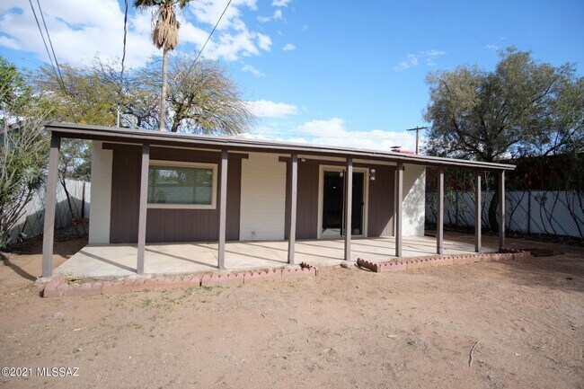 Building Photo - 919 N Catalina Ave