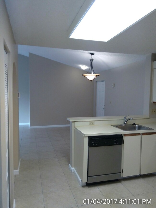 Building Photo - 3rd Floor Condo in Grand Marquis - Plantat...