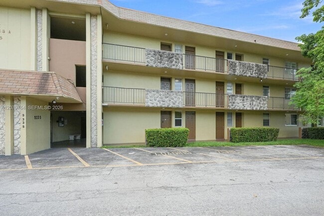 Building Photo - 5335 NW 10th Ct