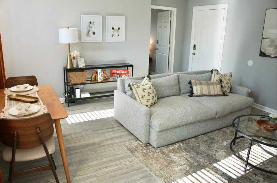 Building Photo - 912 E Spring St