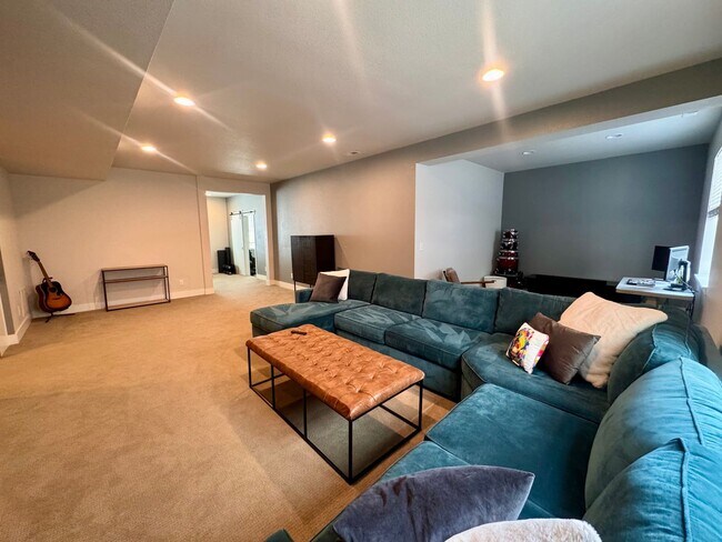 Building Photo - LUXURY 4 Bedroom home in NORTHGATE with Mountain Views