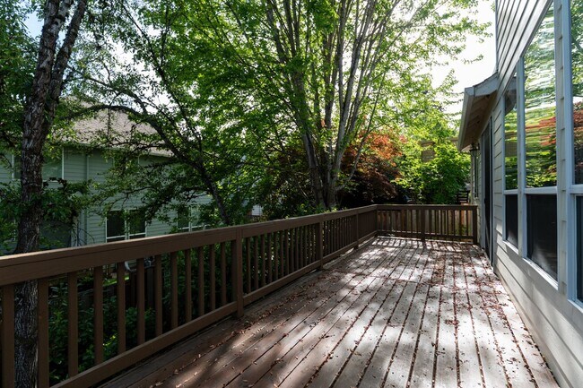 Building Photo - 16130 SW Loon Dr