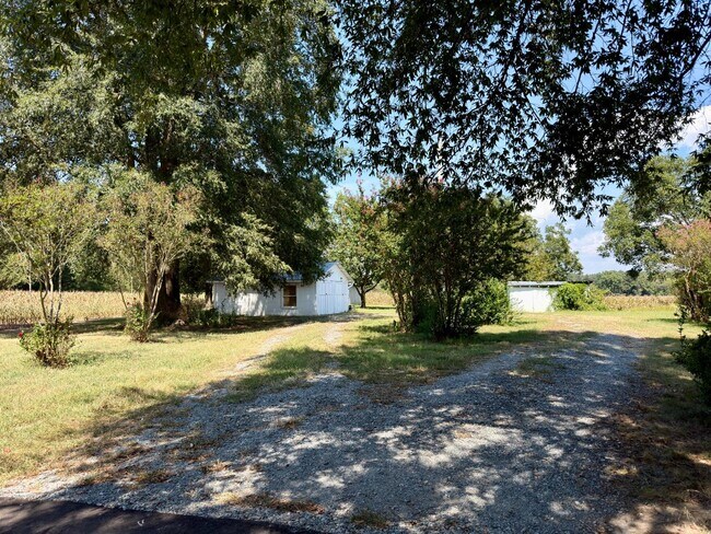 Building Photo - 6919 Deep Springs Rd