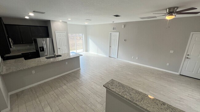 Building Photo - Stunning 3 Bedroom, 2 Bath Home in Palm Bay!