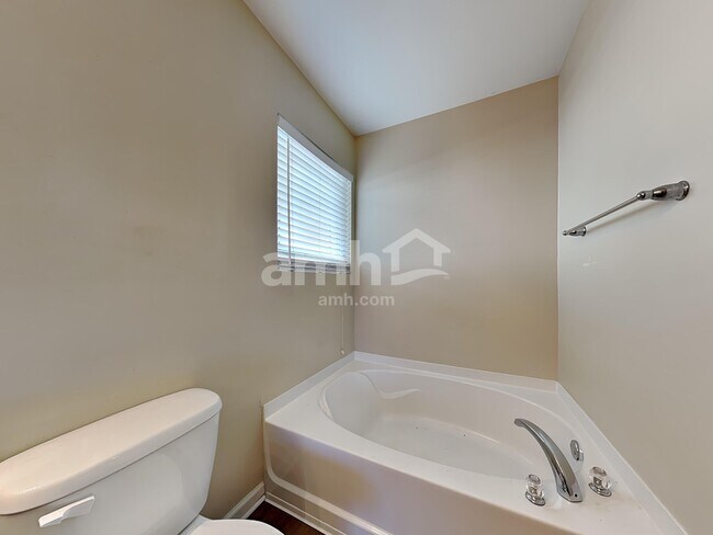 Building Photo - 116 Spring Lakes Dr