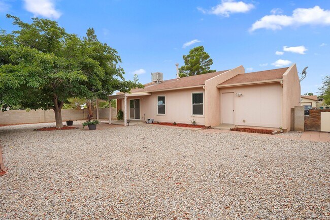 Building Photo - 270 Littler Dr SE