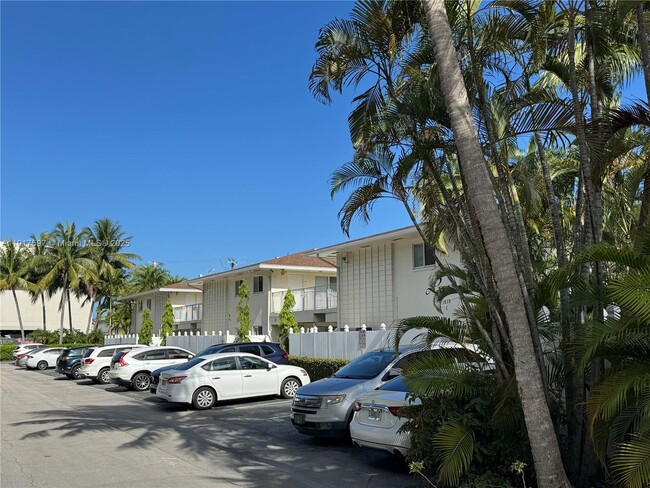 Building Photo - 1856 NE 46th St