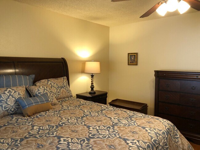 Building Photo - Lovely Home Steps Away From All the Amenities in Leisure World, in 45+ Active Adult Community Ava...