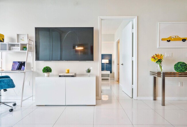 Building Photo - 485 Brickell Ave