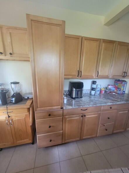 Building Photo - 933 Bleigh Ave