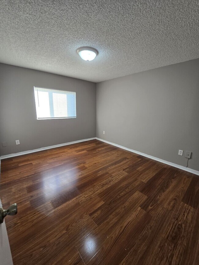 Building Photo - 1 BED CONDO IN HOLLYWOOD