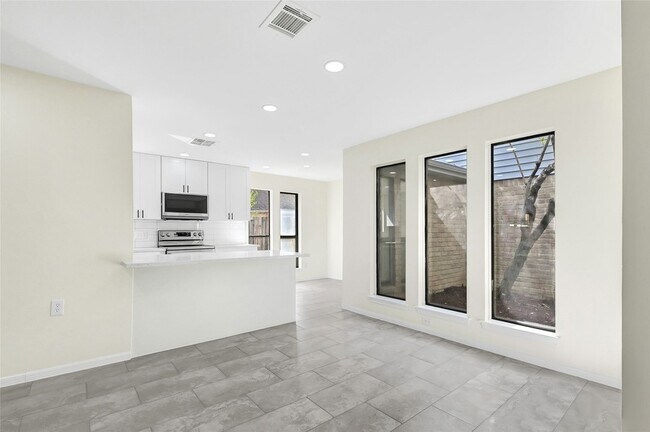 Building Photo - 8726 Wildforest Dr