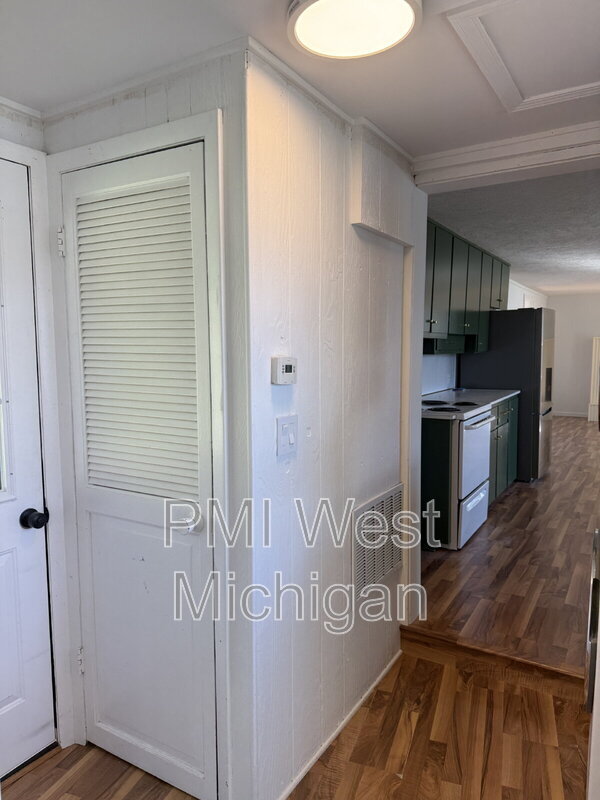 Building Photo - 12495 Oakwood Shores St