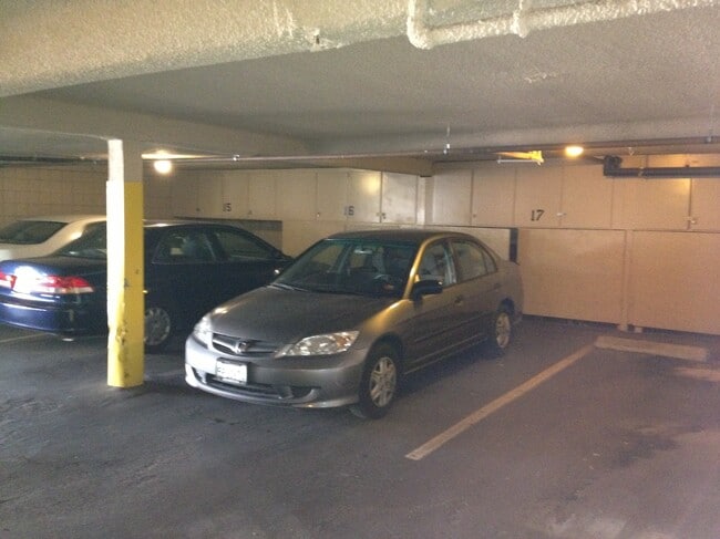 Parking & Additional Storage - 1515 Oak St