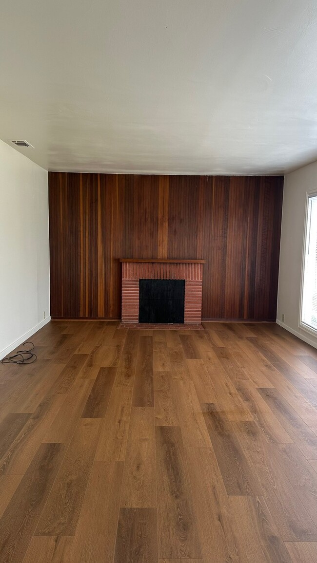 Building Photo - 3511 Albee St