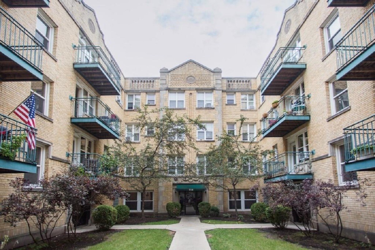 Building Photo - 914 W Dakin St