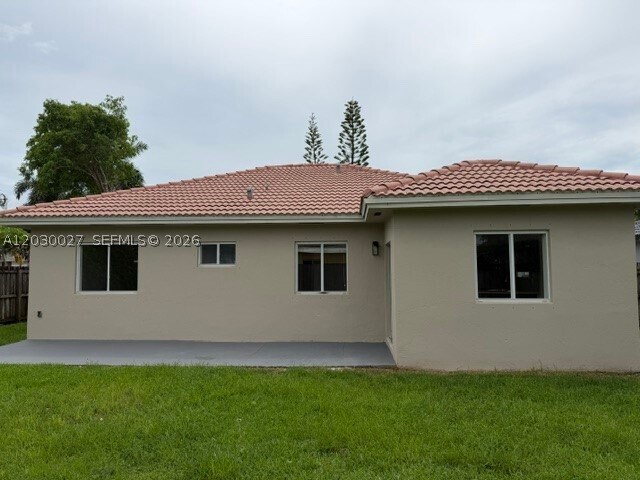 Building Photo - 706 SE 14th Pl