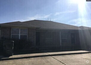 Building Photo - 1742 Rock Hollow Loop