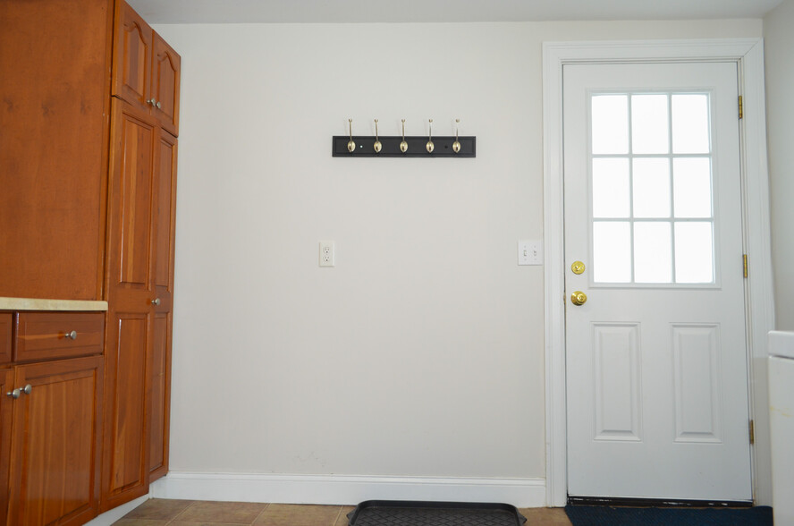 Laundry area/Mud room - 347 Ocean St