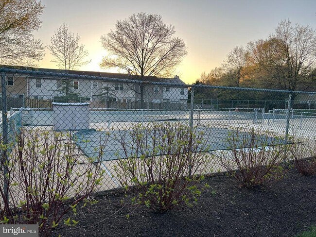 Building Photo - 14646 London Ln