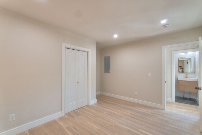 Building Photo - 123 Winchester Ave