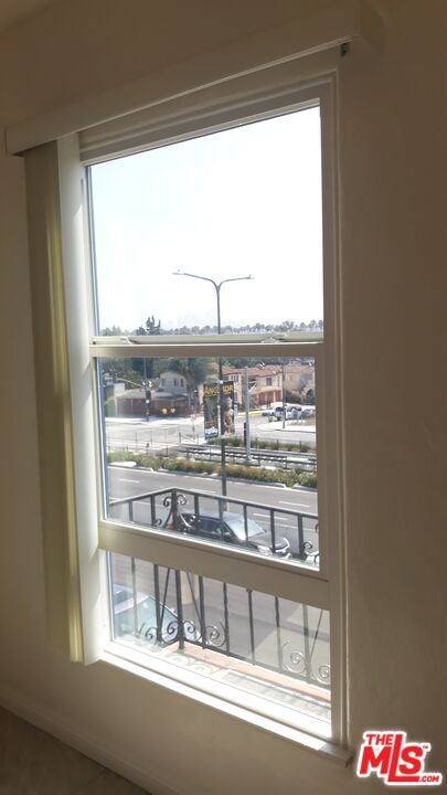 Building Photo - 5017 S Crenshaw Blvd
