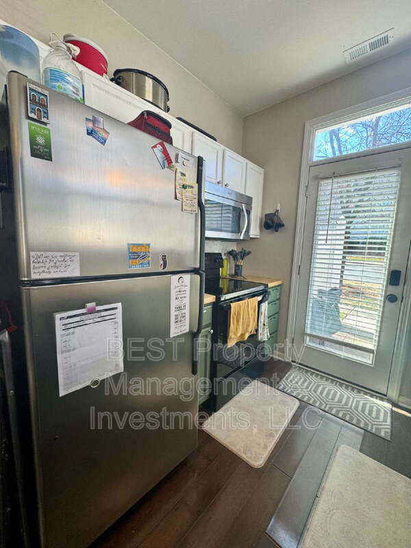 Building Photo - 8130 Kings Creek Dr