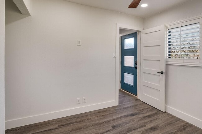 Building Photo - 1043 Springdale Rd