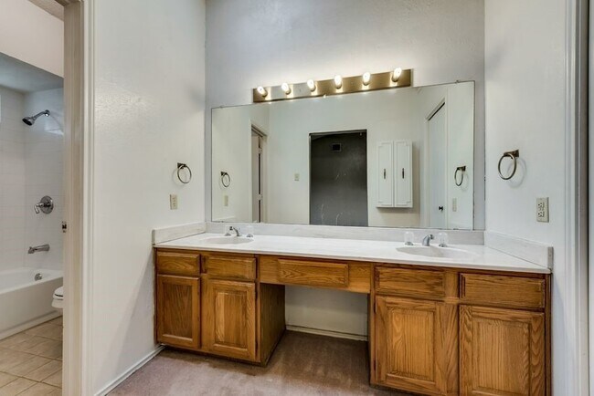 Building Photo - 3702 Lofland Ln