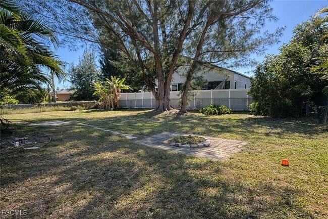 Building Photo - 3618 SW 2nd Ln