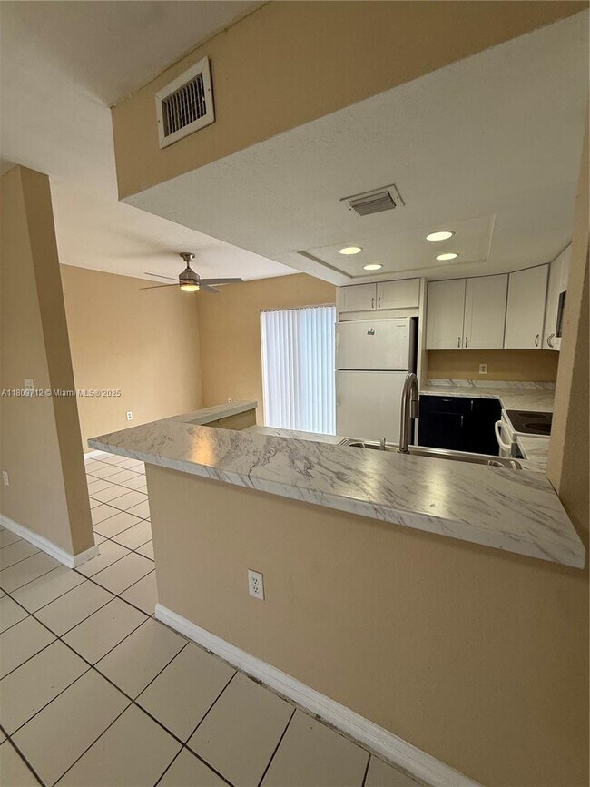 Building Photo - 3208 San Remo Cir