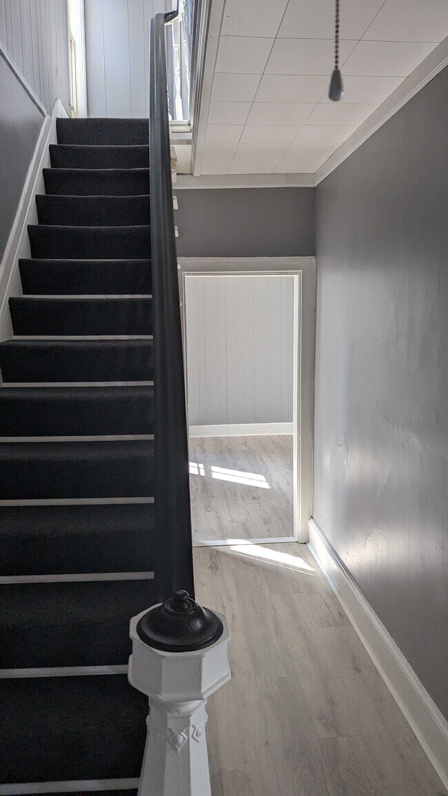 Building Photo - 415 W Front St