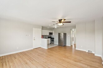 Building Photo - 2 Bed/1 Bath Apartment | Overbrook