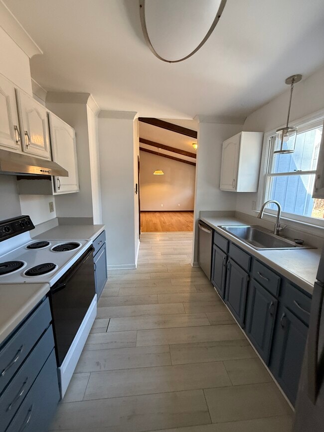 Building Photo - 4711 Highview Ct