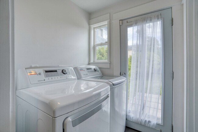 Building Photo - FALL IN LOVE with Craftsman Style Living!