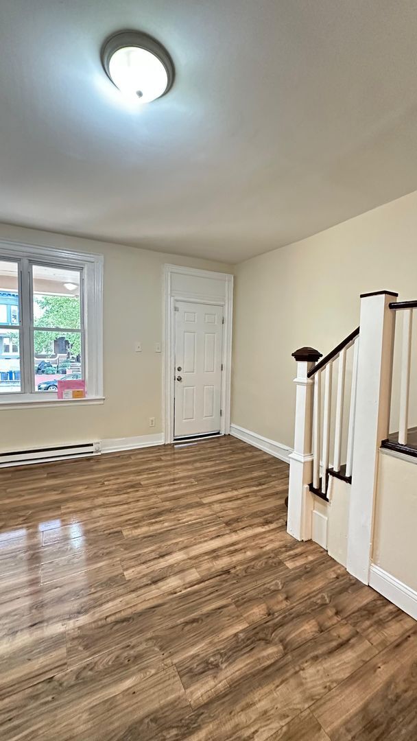 Building Photo - Lovely Front Porch Row - Kingsessing