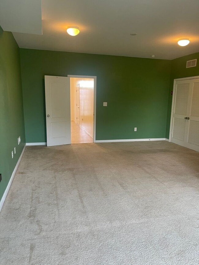 Building Photo - 3 bedroom 2 1/2 bath Townhouse in Bayberry