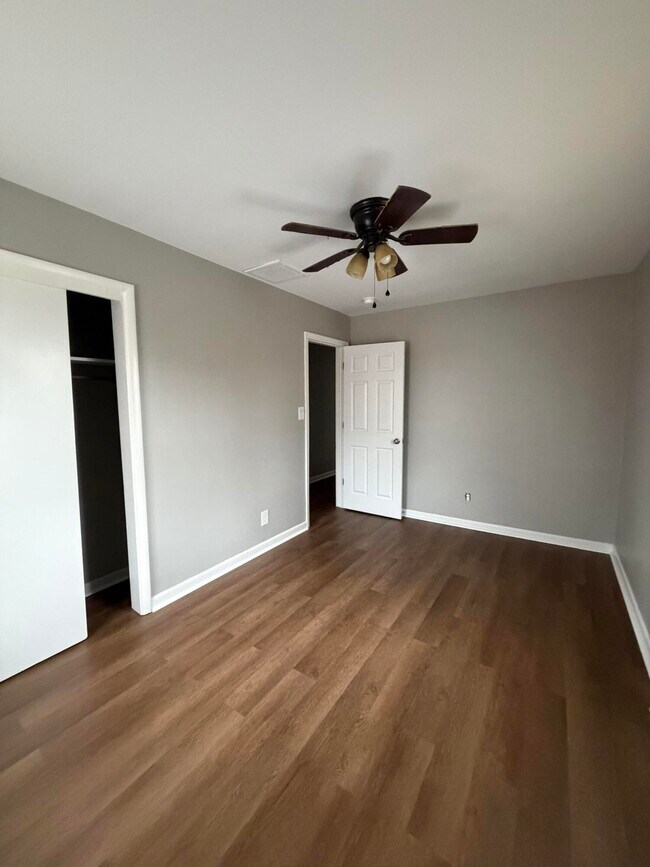 Building Photo - 611 Chestnut St