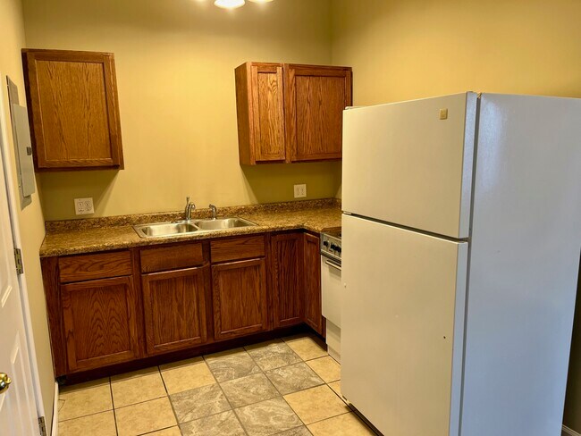 Building Photo - 105 W Market St