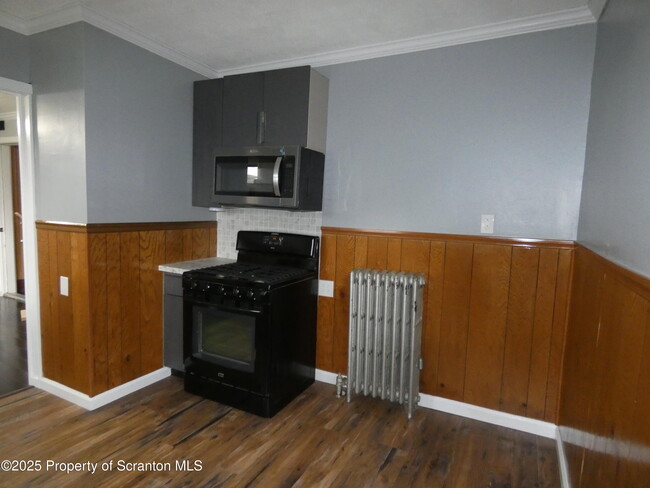 Building Photo - 620 Sanderson Ave